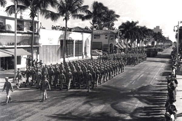 Historical Photos of WWII Soldiers on Lincoln Road in 1989